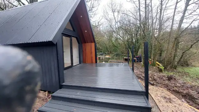 Luxury_lodge_exterior_A