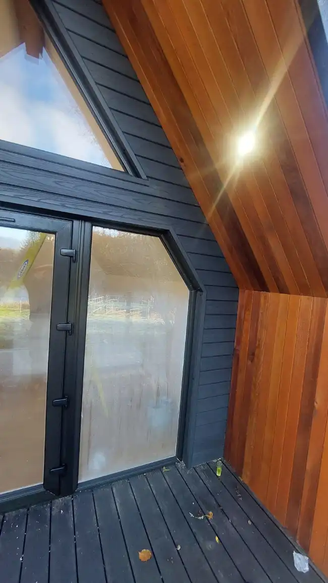 Luxury_lodge_exterior_B
