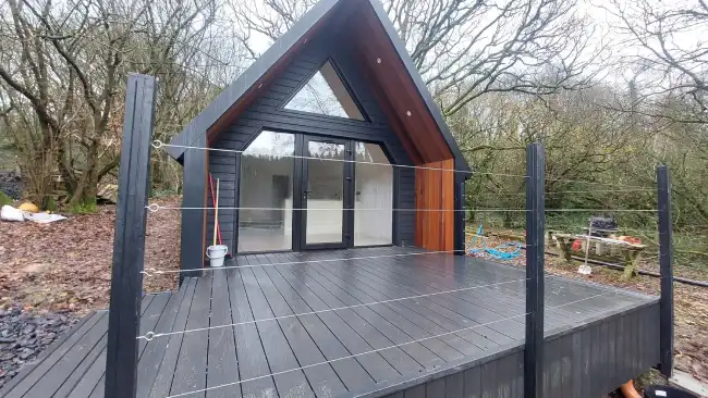 Luxury_lodge_exterior_C