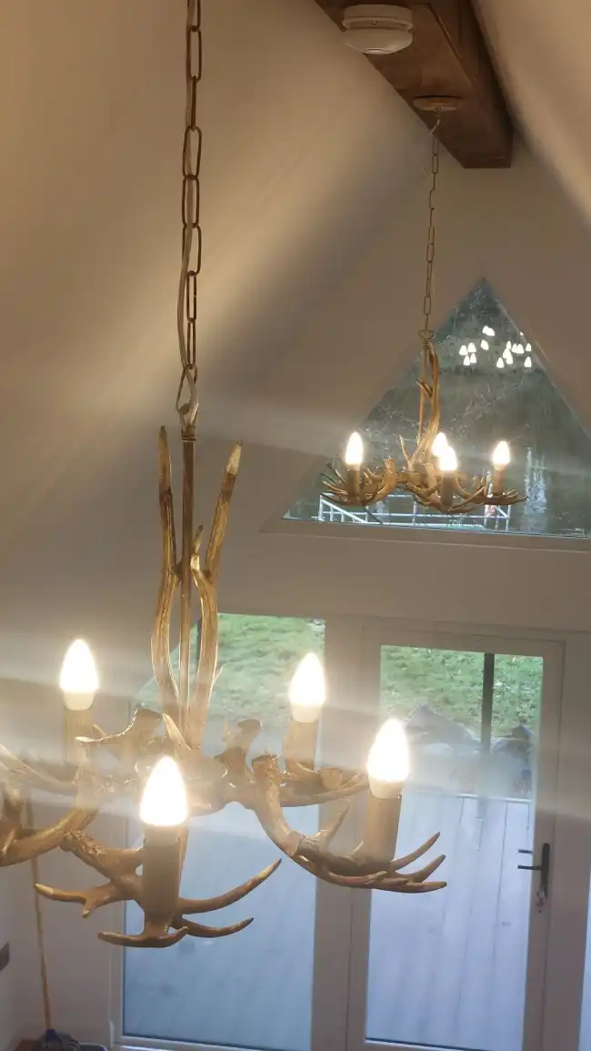 Luxury_lodge_interior_A